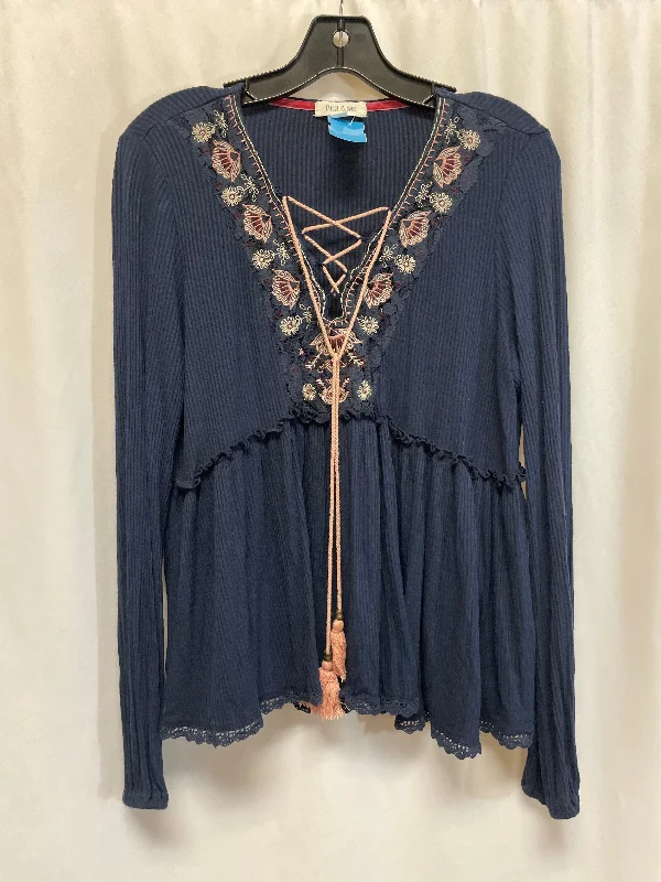 women's tops for those who want to wear pieces that are both functional and fashionableTop Long Sleeve By Taylor & Sage In Navy, Size: L