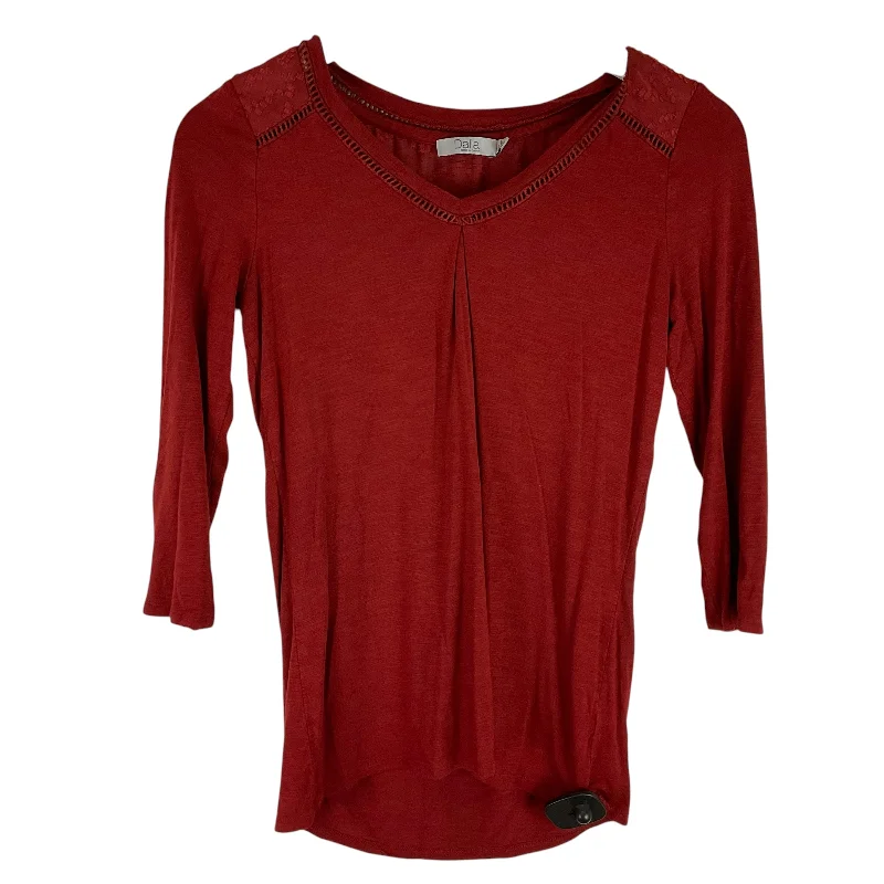 women's tops for those who want to wear versatile pieces that can be dressed up or downTop Long Sleeve By Dalia In Red, Size: Xs