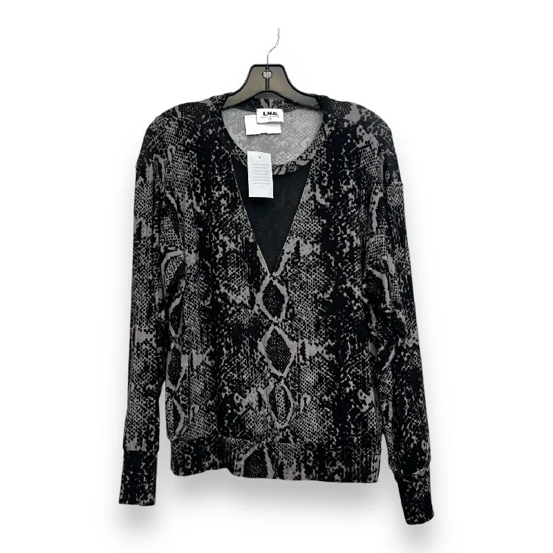 women's tops for those who want to elevate their everyday wear with chic and elegant piecesTop Long Sleeve By Clothes Mentor In Snakeskin Print, Size: M