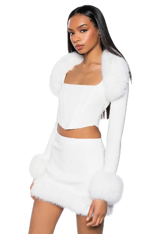 BIG MOOD FAUX FUR DETAIL SHRUG