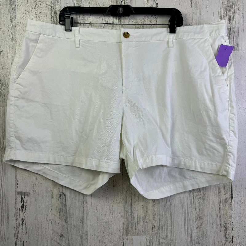 women's polyester shortsWhite Shorts Old Navy, Size 20