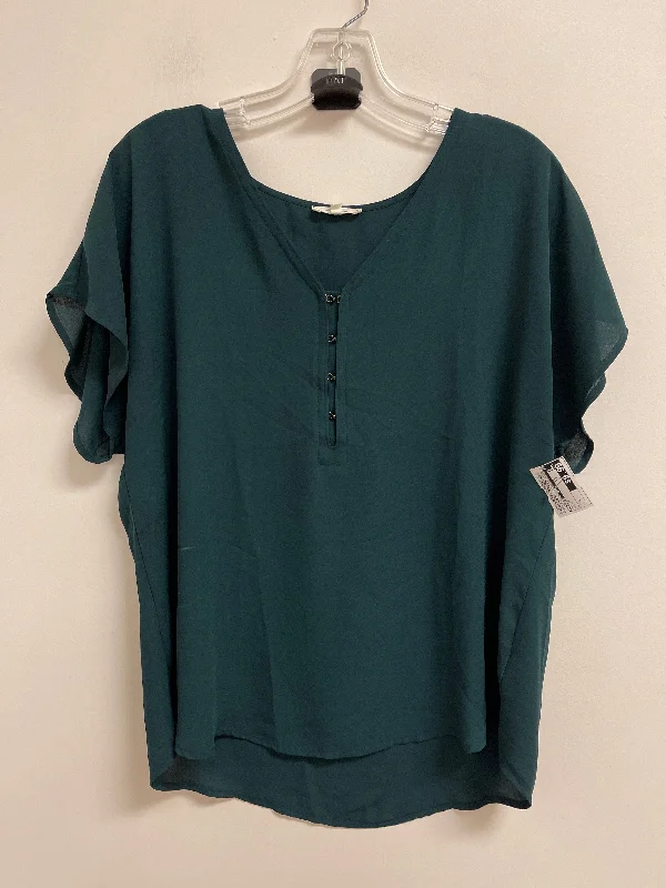 cozy women's tops for fall and winterTop Short Sleeve By Maurices In Green, Size: L