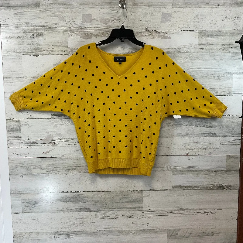 women's tops for those who want to wear pieces that are both functional and fashionableTop Short Sleeve By Premise In Yellow, Size: S