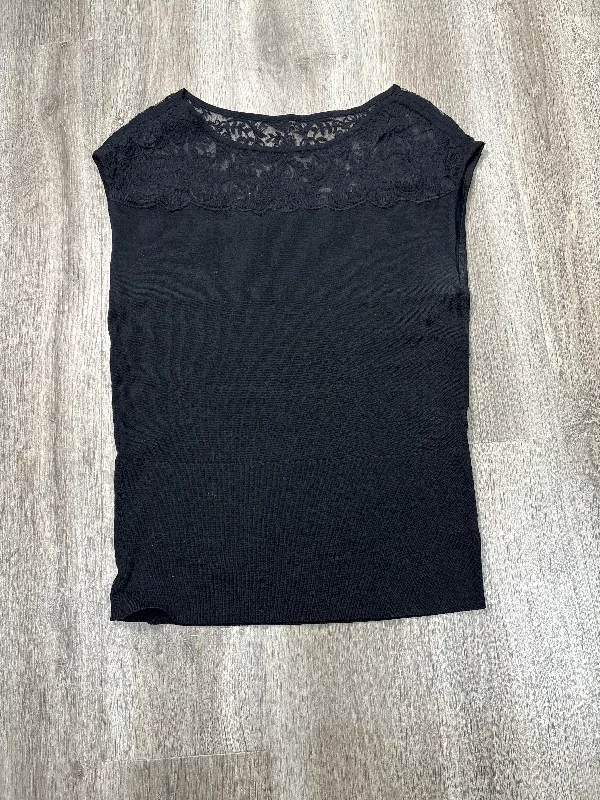 women's tops for those who want to stay on top of the latest fashion trends and wear pieces that are both stylish and on-trendTop Short Sleeve By White House Black Market In Black, Size: L